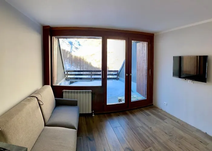 Cervinia Ski In Ski Out - Family Studio